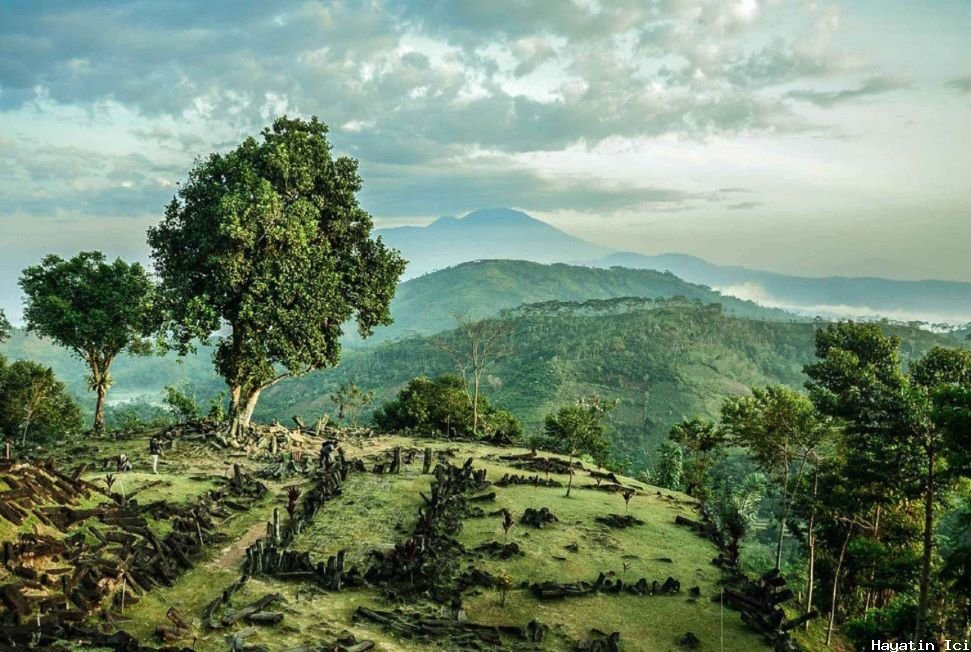 Gunung Padang Dünyanın En Eski Piramidi Olabilir Mi?